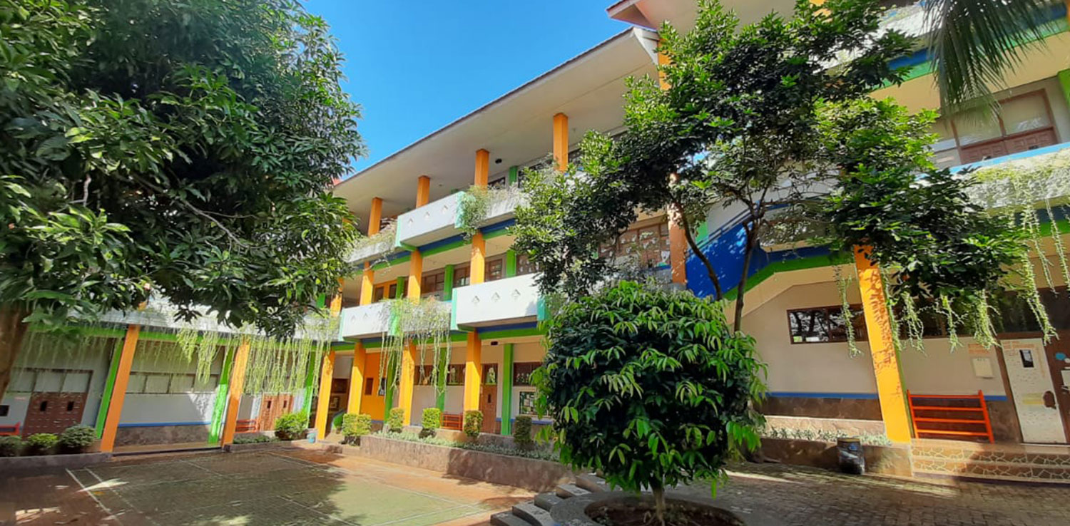 Pemandangan di Sekolah Global Madani dengan langit biru cerah | Foto: M. Ramadhan