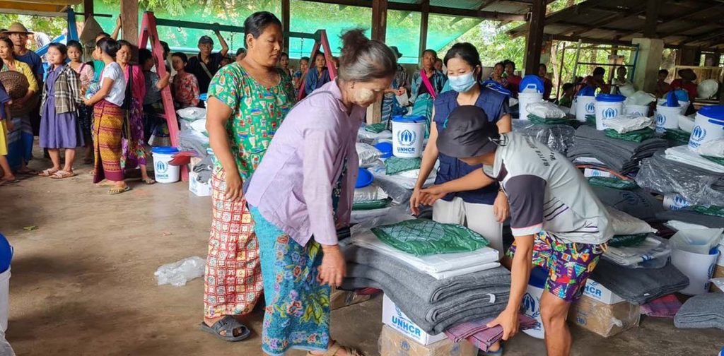 Internally displaced people received assistance at the Myaing Gyi Ngu camp in Myanmar Kayin State