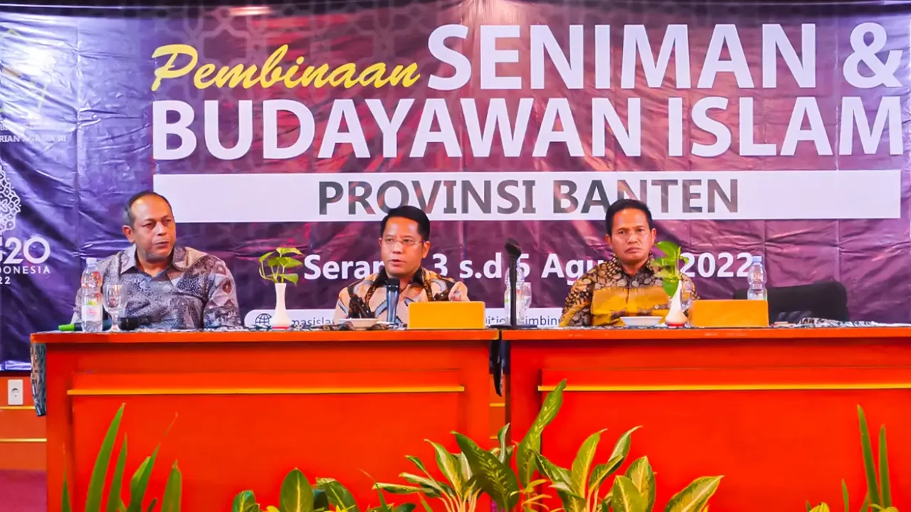 Dirjen Binmas Islam Kemenag Kamaruddin Amin (tengah) saat menghadiri kegiatan “Pembinaan Seniman dan Budayawan Islam di Provinsi Banten”
