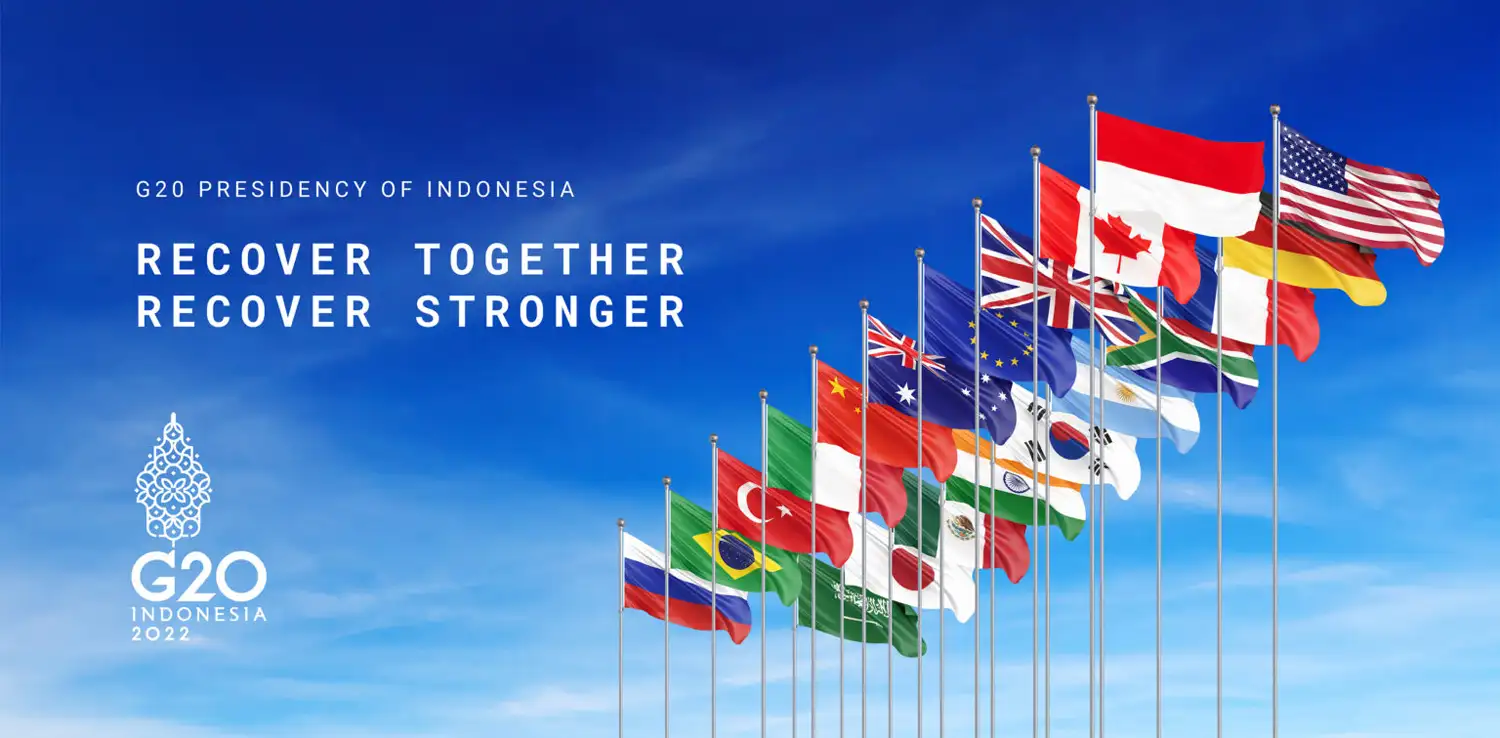 Poster Presidensi G20 Indonesia bertema “recover together recover stronger” dengan bendera negara-negara anggota dan latar belakang langit biru