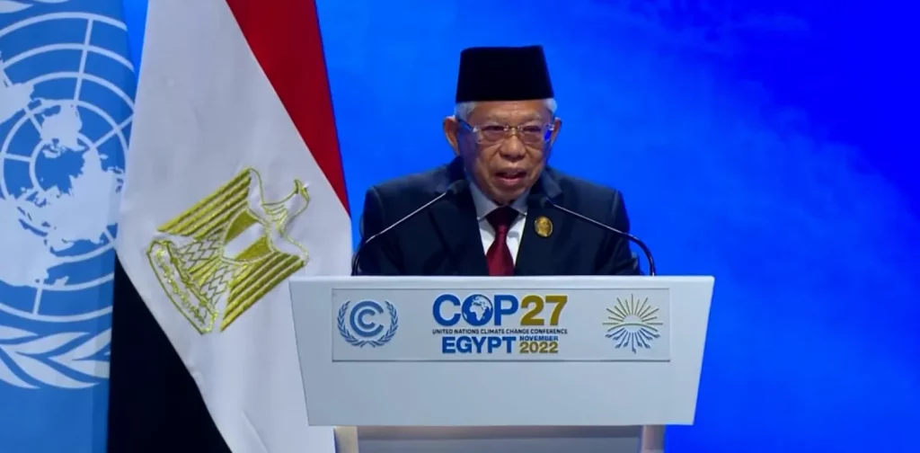 Wakil Presiden K. H. Ma'ruf Amin saat sedang memaparkan materinya mengenai komitmen Indonesia dalam perubahan iklim di COP27 Mesir.