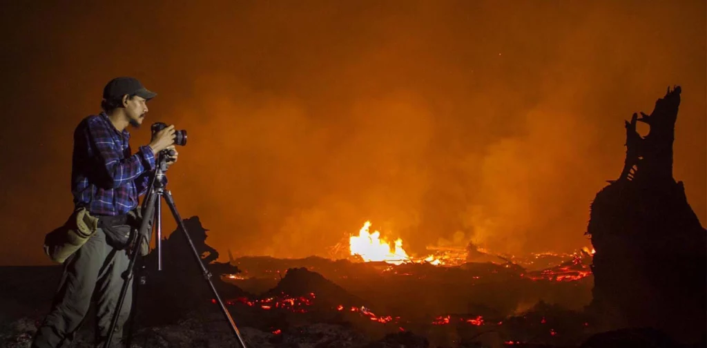 Ulet Ifansasti saat memotret kebakaran hutan di Kalimantan Tengah pada 2019.