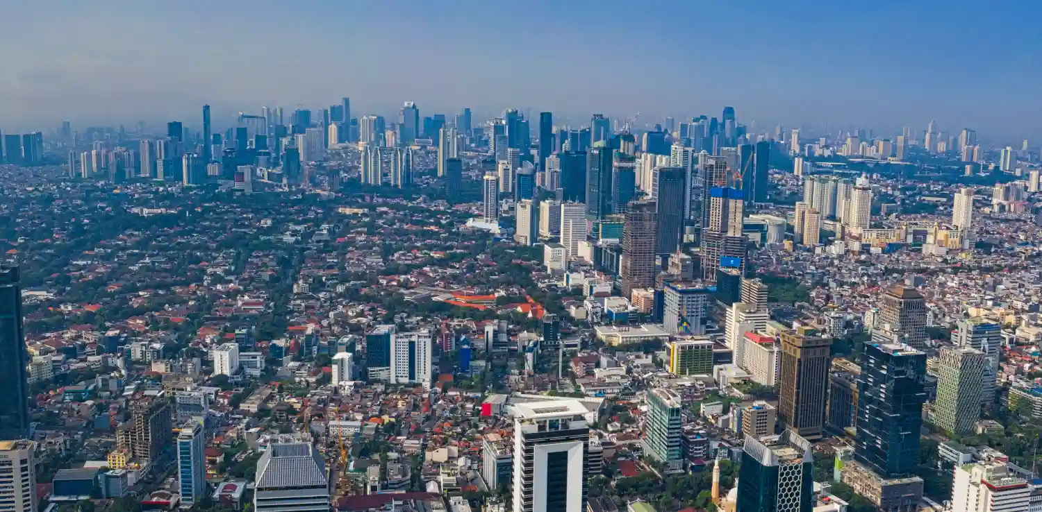 Pemandangan Kota Jakarta dengan gedung-gedung tinggi.