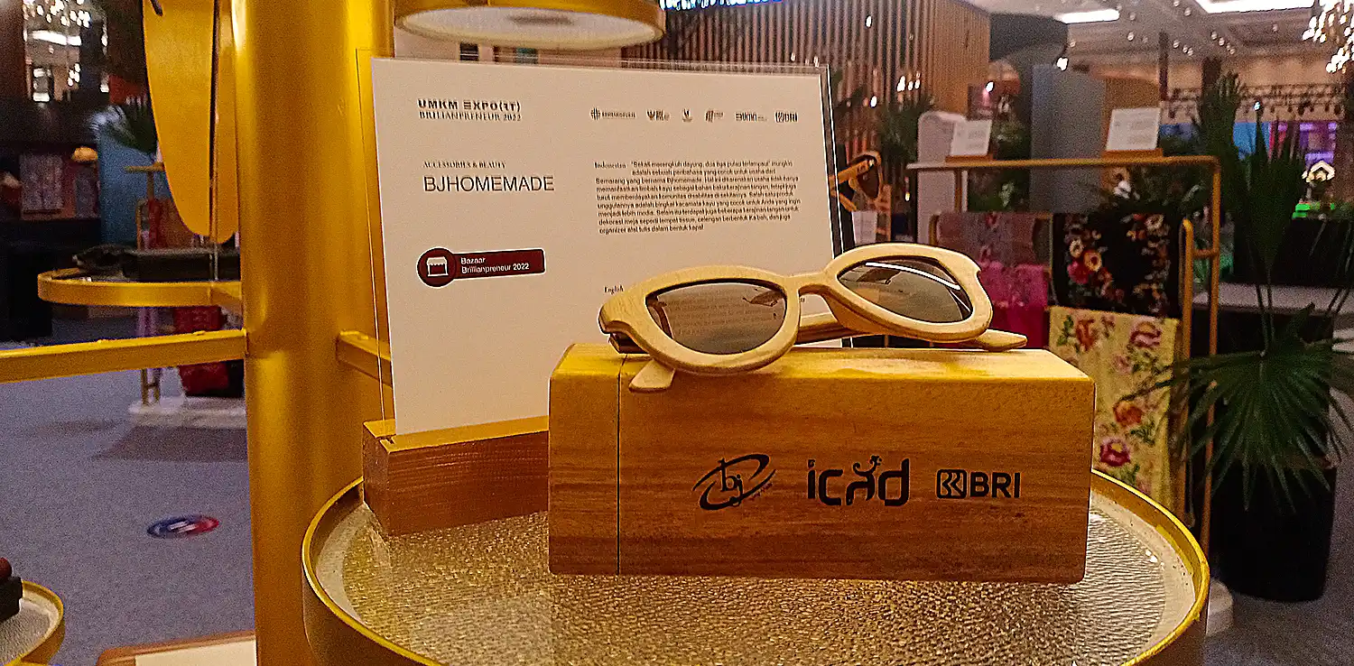 Produk kacamata kayu BJ Homemade tampil di pameran UMKM Expo(rt).