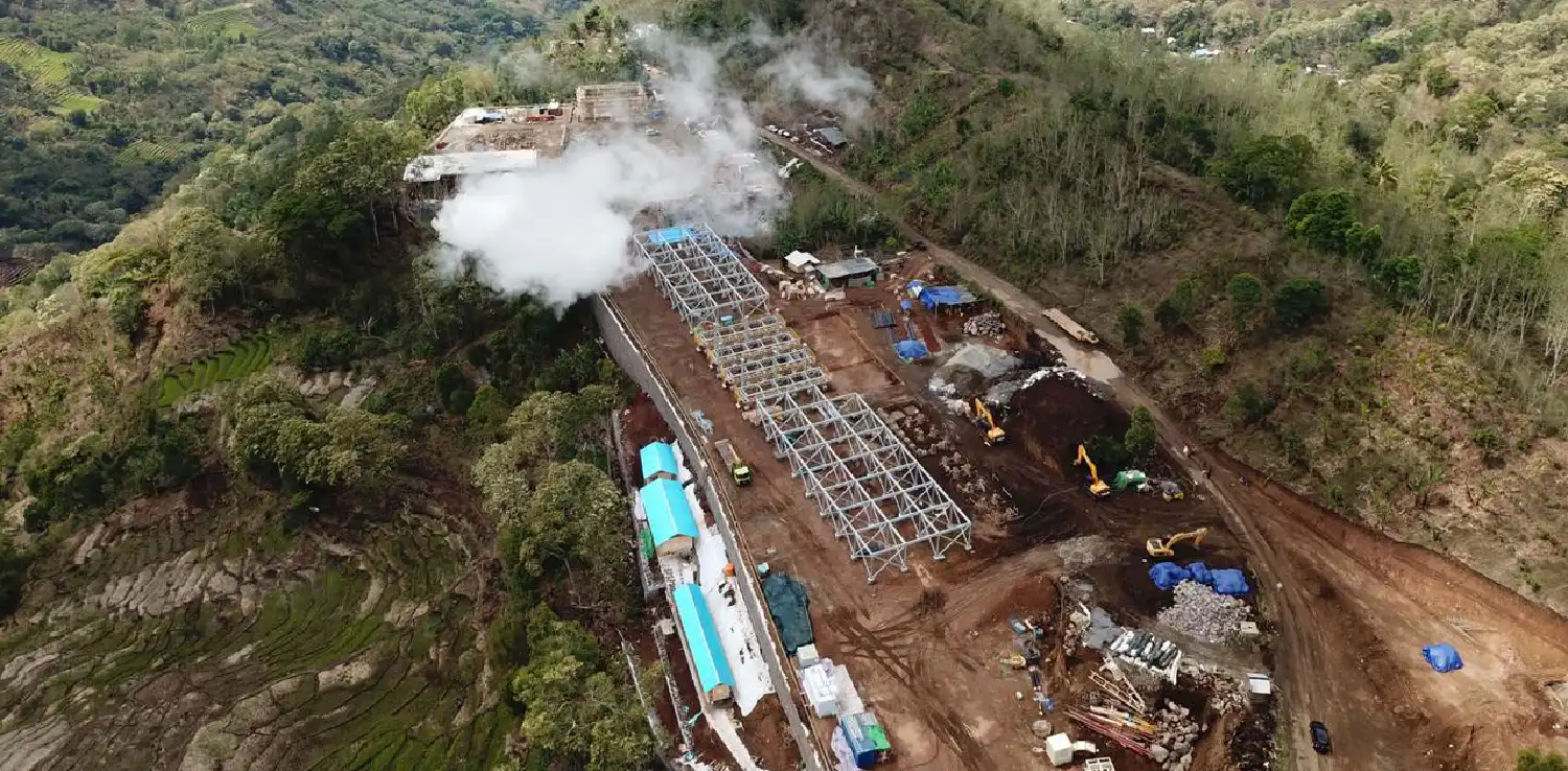 Pembangkit Listrik Tenaga Panas Bumi (PLTP) Sokoria di Desa Sokoria, Kabupaten Endi, NTT, difoto dari atas.