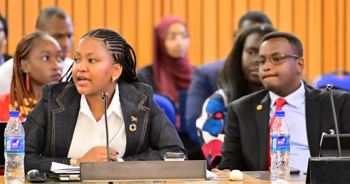 Delegasi pemuda Afrika Selatan berbicara di forum