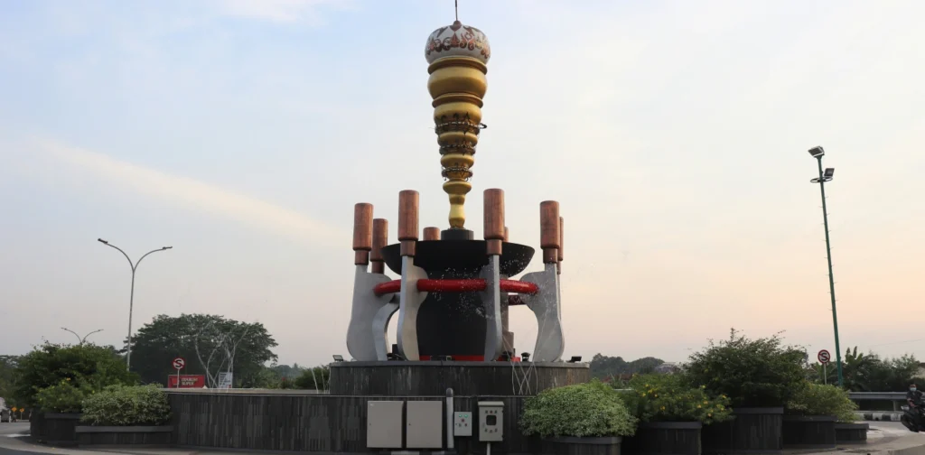 Tugu Gada Rujak Polo di Purwokerto, Banyumas.