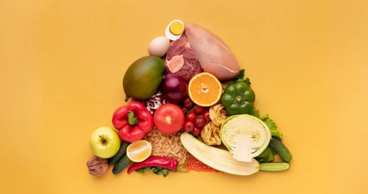 makanan sehat yang disusun membentuk segitiga