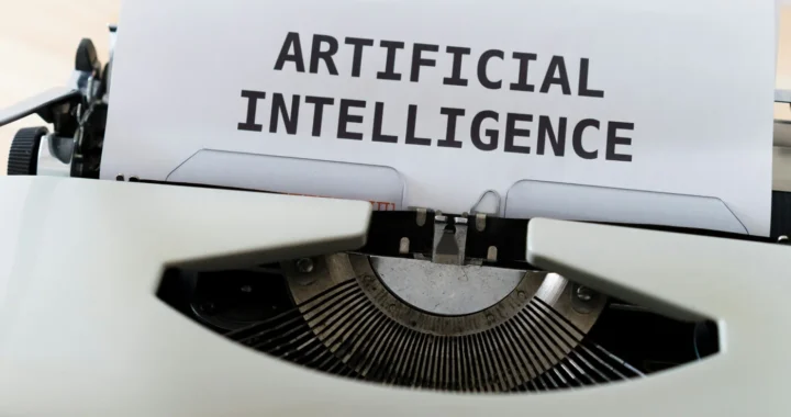 mesin tik dengan kertas bertuliskan “artificial intelligence”