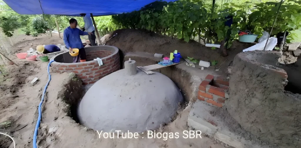 orang membuat tabung untuk menampung gas
