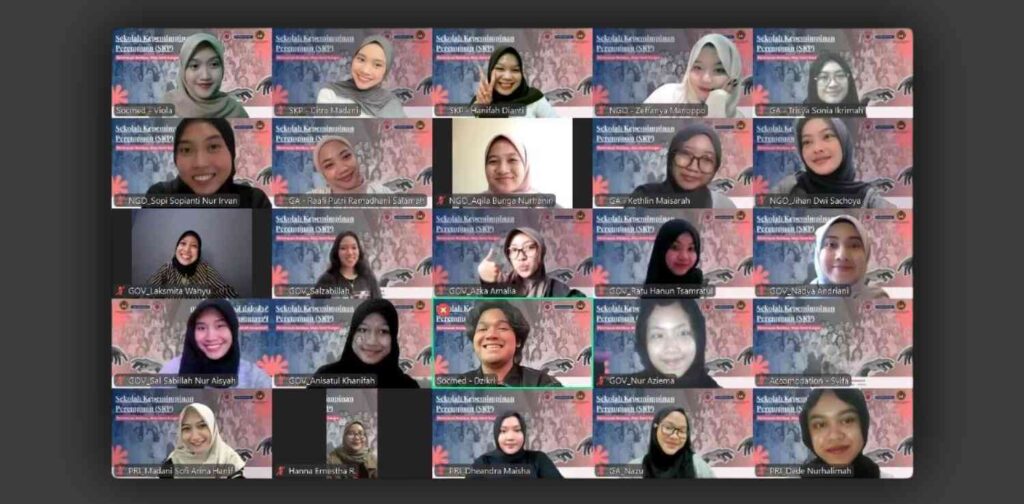 sekelompok orang di layar zoom