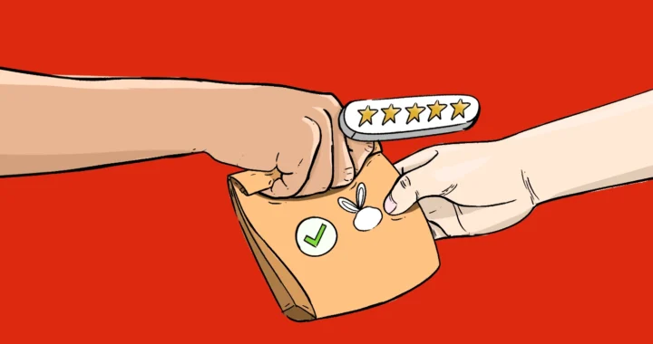 Seseorang memberikan paper bag kepada orang lain
