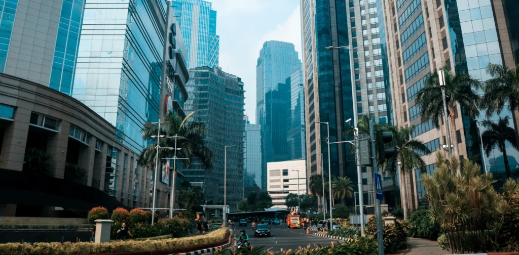 pemandangan kota dengan banyak bangunan pencakar langit