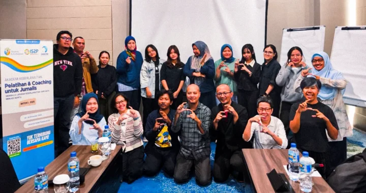 Para peserta dan panitia pelatihan bertajuk “Membaca Laporan Keberlanjutan: Dari Data Jadi Berita”. | Foto: IS2P.