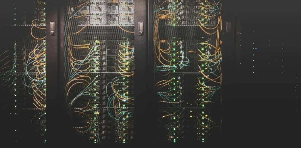 Rangkaian kabel untuk konektivitas data di pusat data