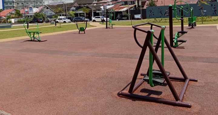 Fasilitas olahraga di taman.