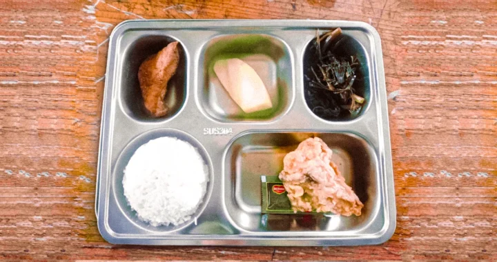 makanan di dalam wadah kaleng