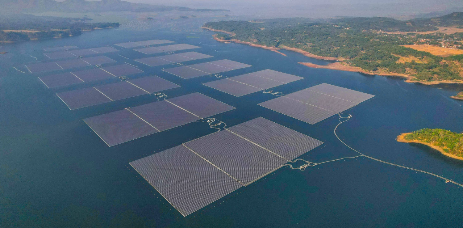 PLTS 100 GW sebagai Instrumen Transformasi Energi Nasional PLTS 100 GW sebagai Instrumen Transformasi Energi Nasional