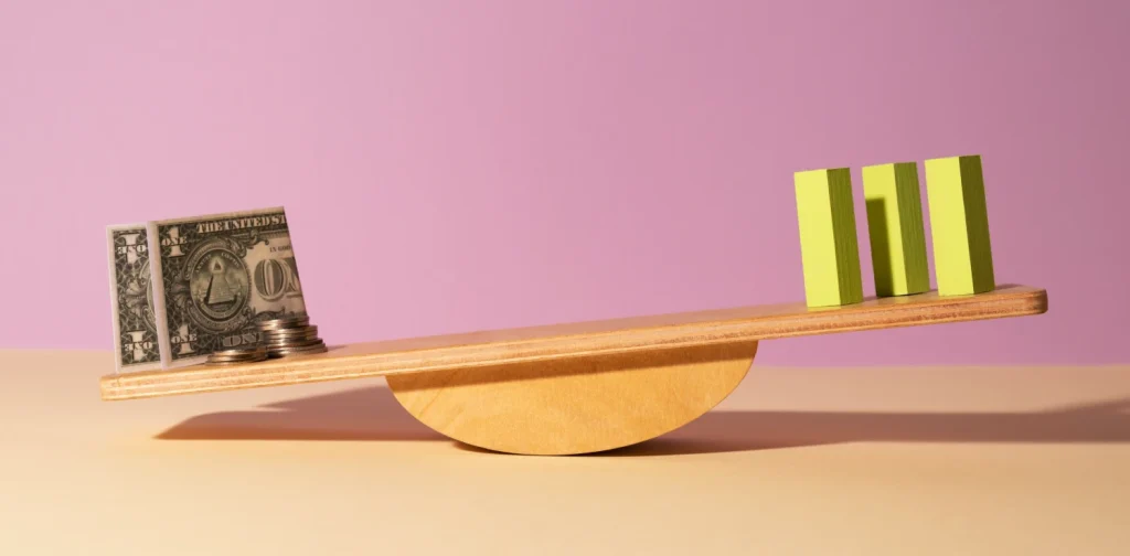 miniatur jungkat-jungkit yang miring ke kiri