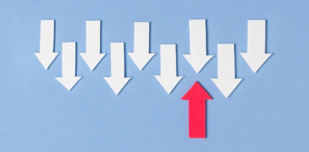 satu parah merah ke atas berhadapan dengan sembilan panah putih ke arah bawah