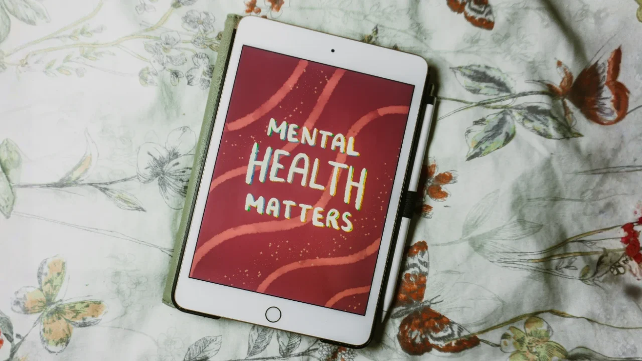 layar gadget dengan tulisan mental health matters