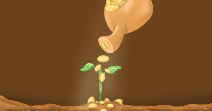 Pot tanah liat menuangkan koin emas ke tanaman kecil yang tumbuh dari tanah, melambangkan investasi dan pertumbuhan finansial.